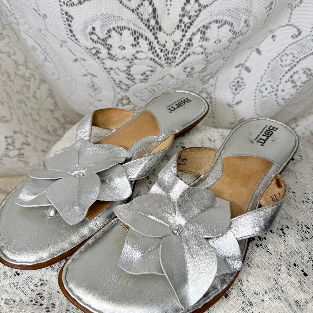 Born Silver Leather Floral Sandals Women's 10 / EU 42